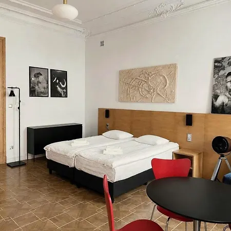 Aparthotel Form Space - Young Art 3*