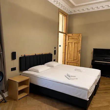 Form Space - Young Art Aparthotel 3*