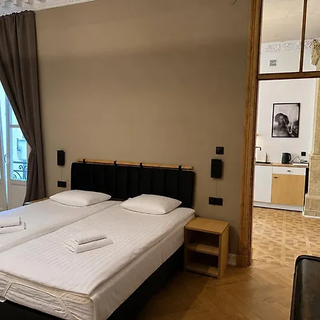Aparthotel Form Space - Young Art