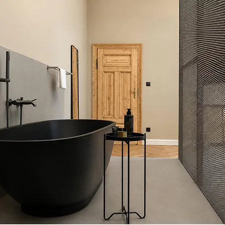 Aparthotel Form Space - Young Art 3*